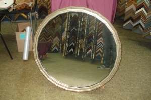 Зеркало в многоугольной раме